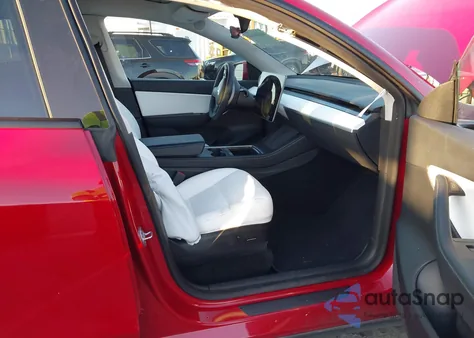 2022 Tesla Model Y Performance Dual Motor All-Wheel Drive z USA, uszkodzony, nr VIN 7SAYGDEFXNF511441